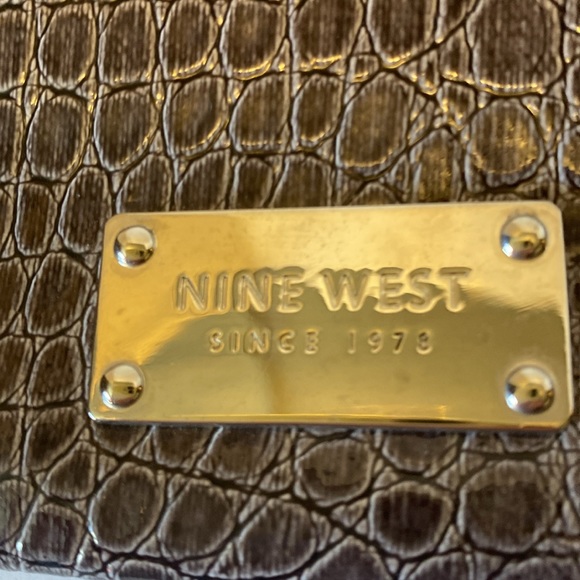 NWOT. Nine West wristlet. - Picture 6 of 8